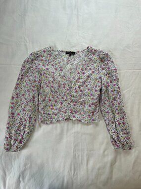 Almost Famous Floral Pattern Longsleeve Cropped V-neck Shirt